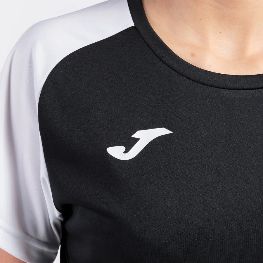 Shirt Academy IV — Schwarz-Weiss in Schwarz-Weiß, Am Modell