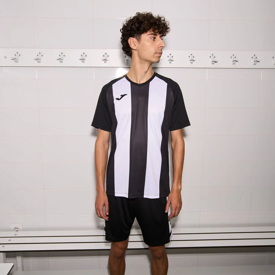 Inter IV Trikot — Schwarz-Weiss in Schwarz-Weiß, Am Modell