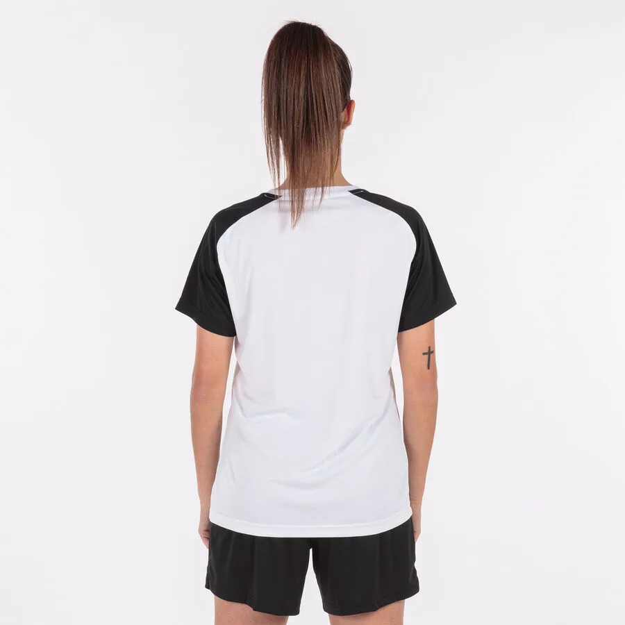Shirt Academy IV — Weiss-Schwarz in Weiß-Schwarz, Am Modell