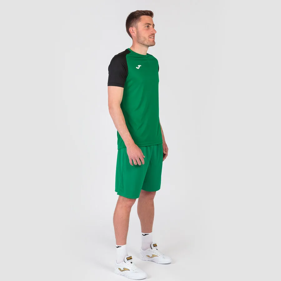 Academy IV Trikot — Grün-Schwarz in Grün-Schwarz, Am Modell