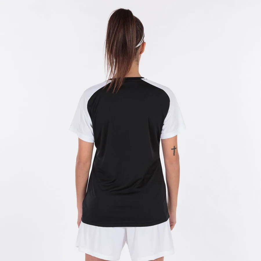 Shirt Academy IV — Schwarz-Weiss in Schwarz-Weiß, Am Modell